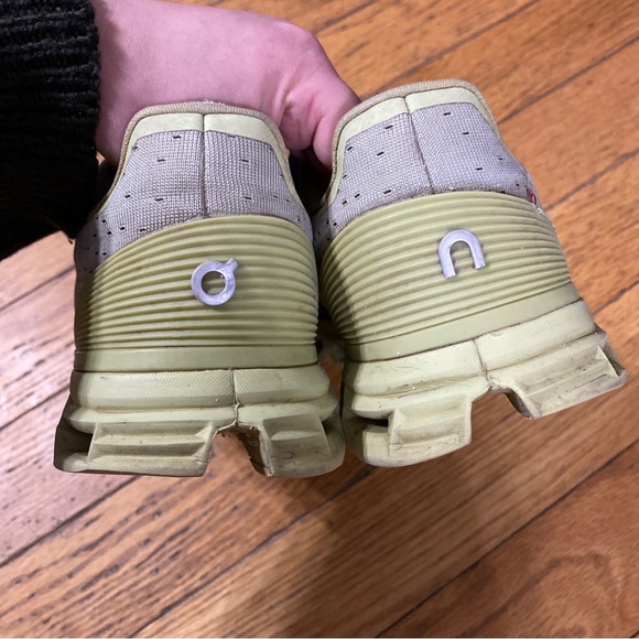 On Cloudstratus Running Sneakers in Pistachio/Grey Size 10.5 - Picture 3 of 11